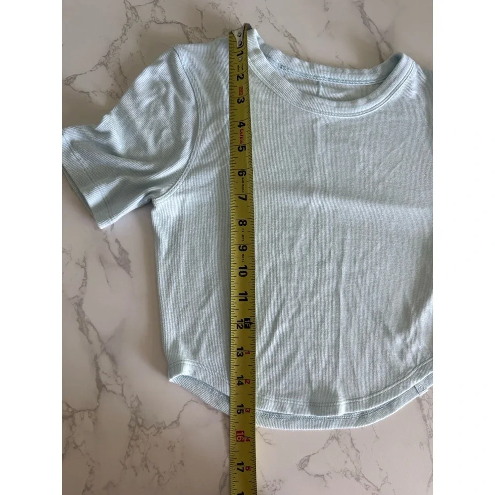 Lululemon Hold Tight Cropped Short Sleeve Ribbed TShirt ~4 Light Blue Curved Hem